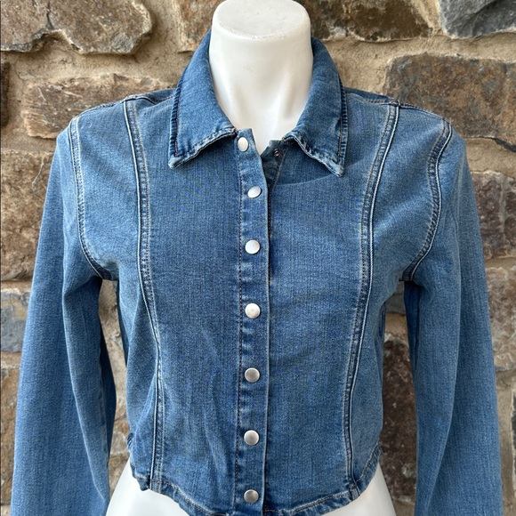 Reformation The Isa Light Blue Wash Denim Button Down Shirt Jacket Size 6 - Picture 3 of 8